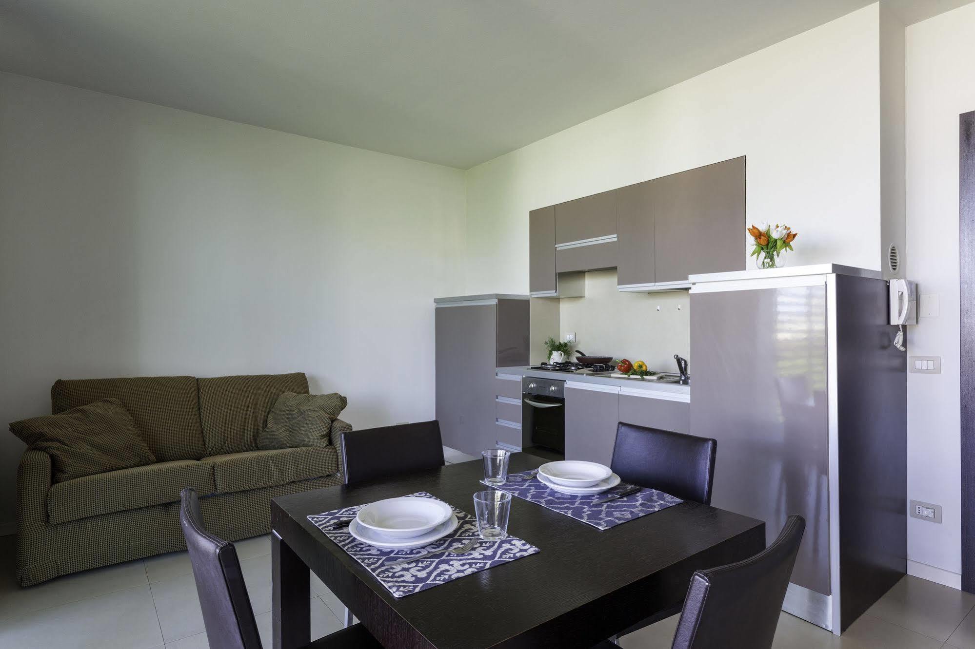 Residence Delfina Ріміні Екстер'єр фото